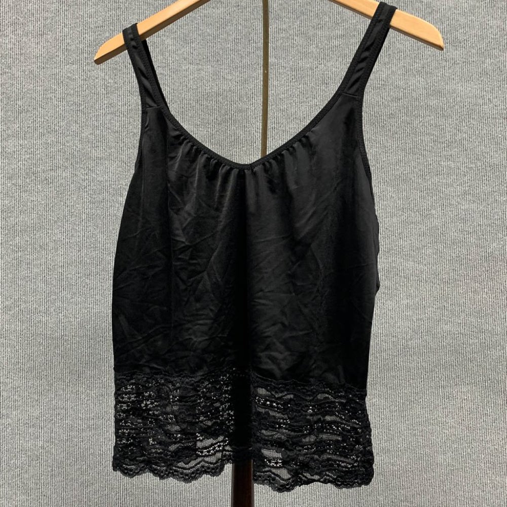 NWOT Hips & Curves Black Cami with Lace